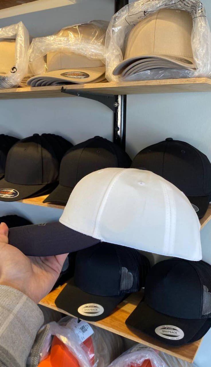 Curva Azul Marino con Blanco