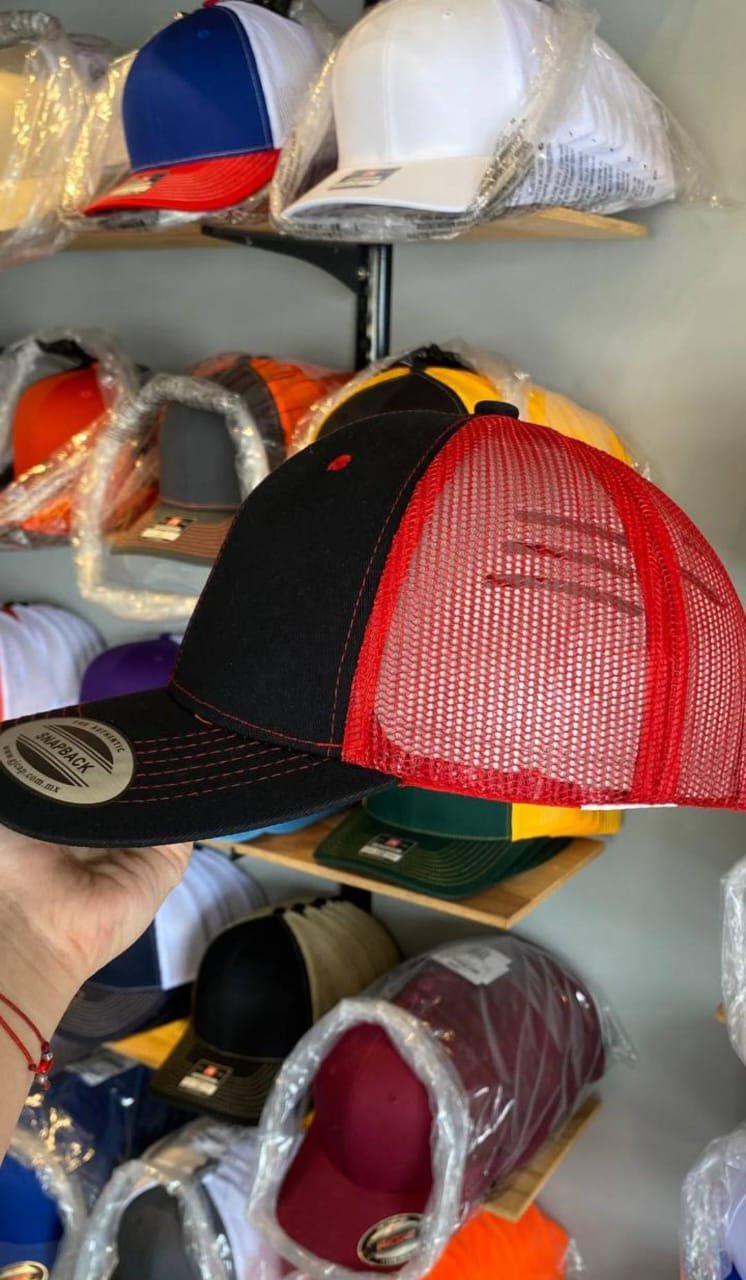 Curva Negro con Malla Roja