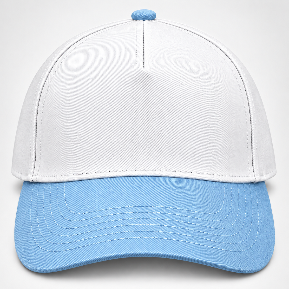 gorra gabardina blanca con azul claro